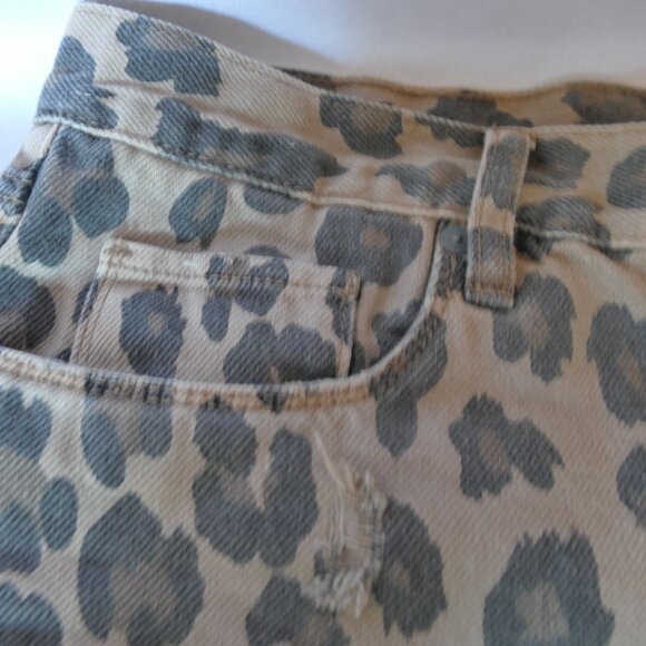 BLANK NYC 27 Denim Leopard Print Distressed Jean Shorts - Picture 8 of 12